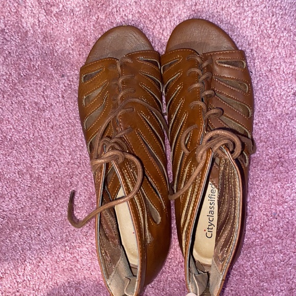 Brown Sandals with Cutouts and Laces - Picture 6 of 6